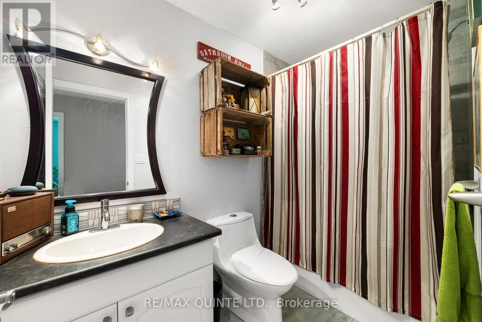 291 Colonial Drive, Quinte West (Murray Ward), ON - Indoor Photo Showing Bathroom