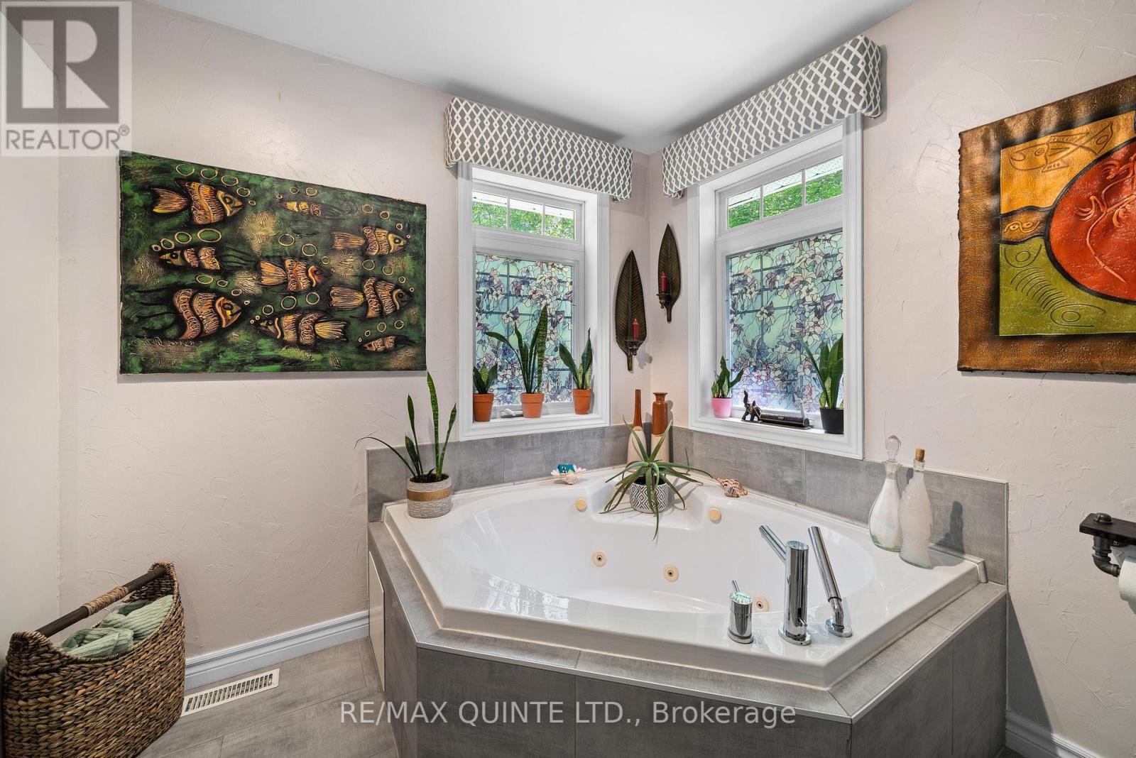 291 Colonial Drive, Quinte West (Murray Ward), ON - Indoor Photo Showing Bathroom