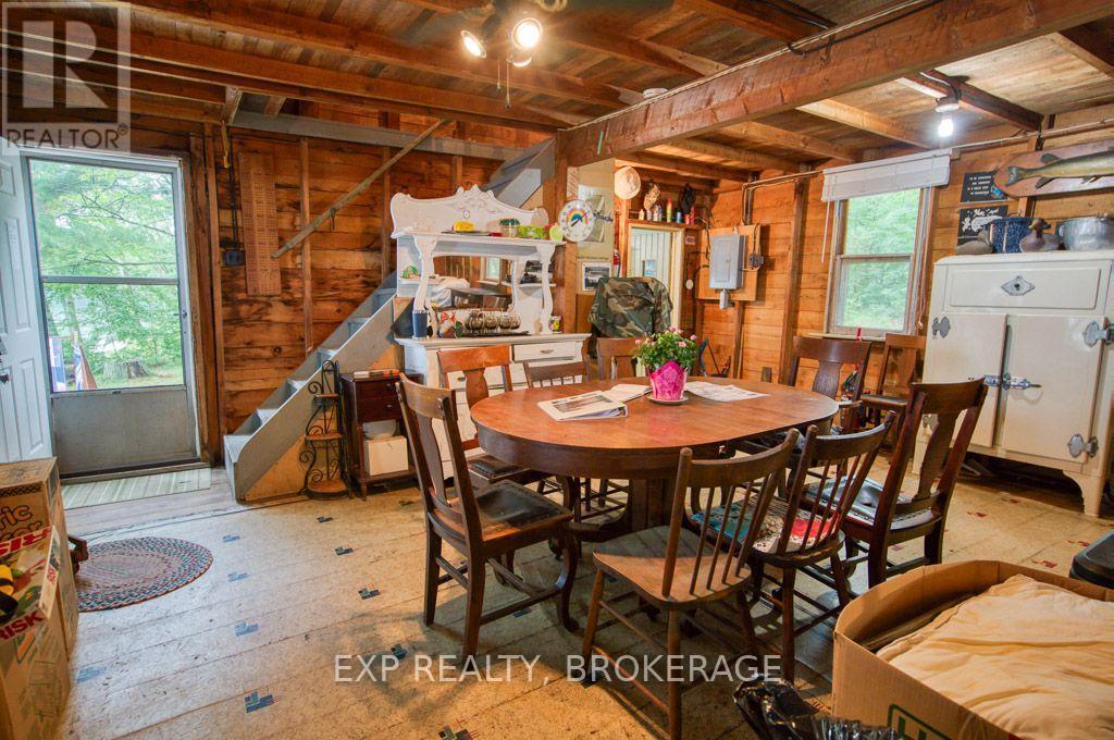 148B Oak Shores Lane, Frontenac (Frontenac South), ON - Indoor Photo Showing Dining Room