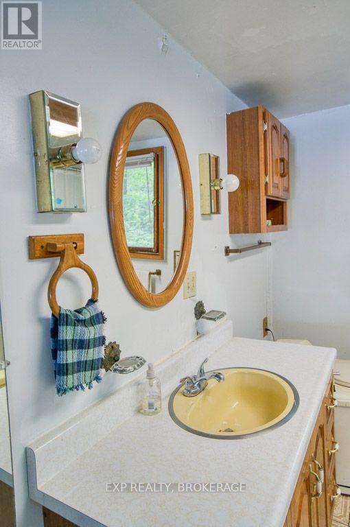 148B Oak Shores Lane, Frontenac (Frontenac South), ON - Indoor Photo Showing Bathroom