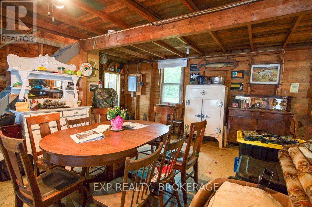148B Oak Shores Lane, Frontenac (Frontenac South), ON - Indoor Photo Showing Dining Room