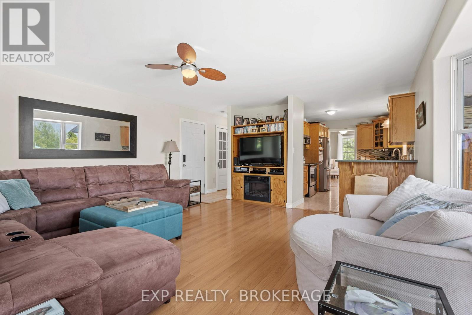 26 Boxen Harbour Lane, Frontenac Islands (Wolfe Island), ON - Indoor Photo Showing Living Room