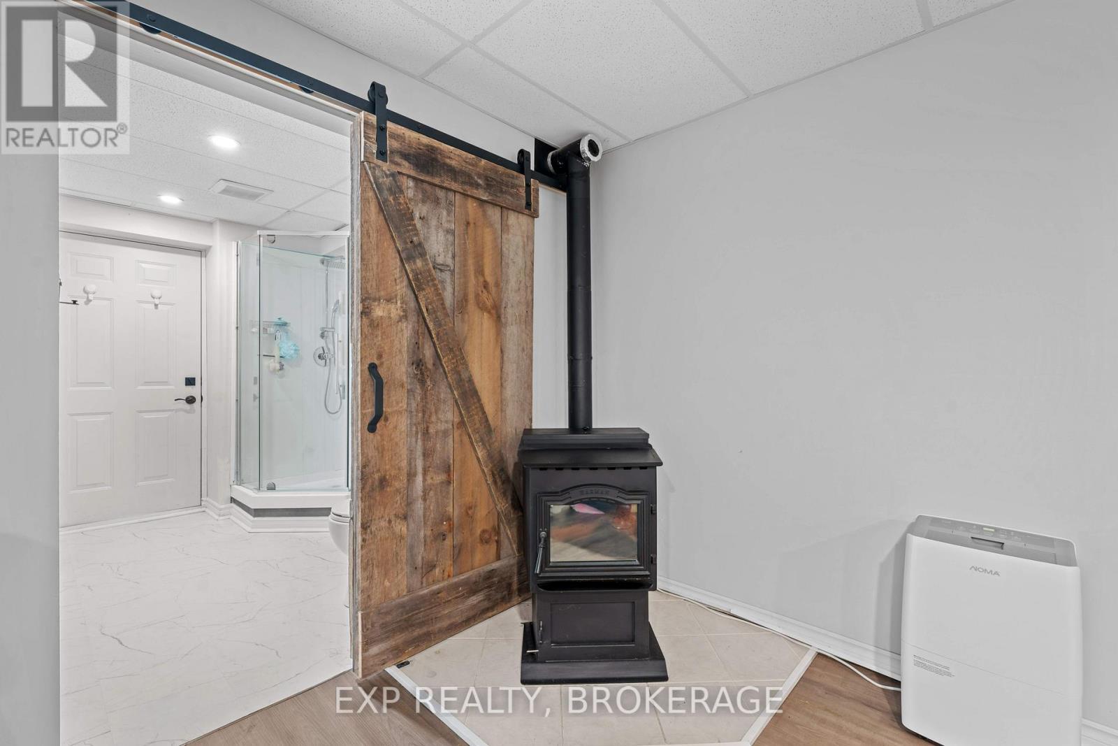 26 Boxen Harbour Lane, Frontenac Islands (Wolfe Island), ON - Indoor Photo Showing Other Room