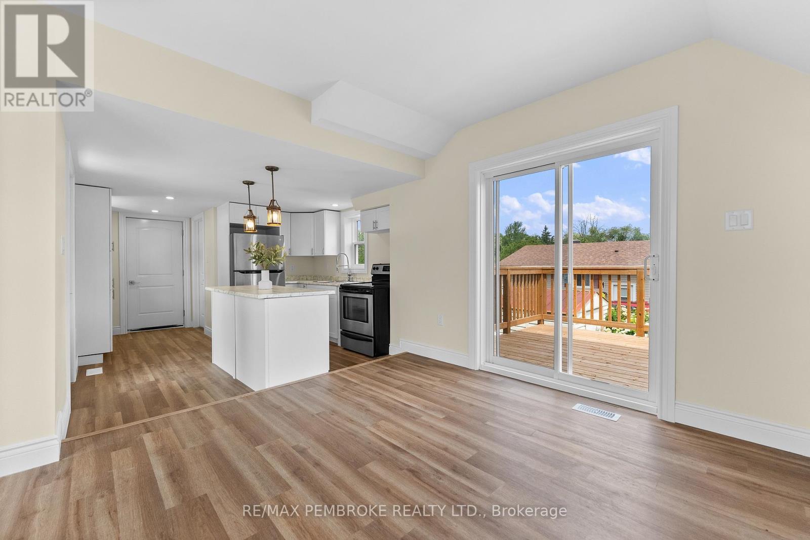 480 Blank Street, Pembroke, ON - Indoor