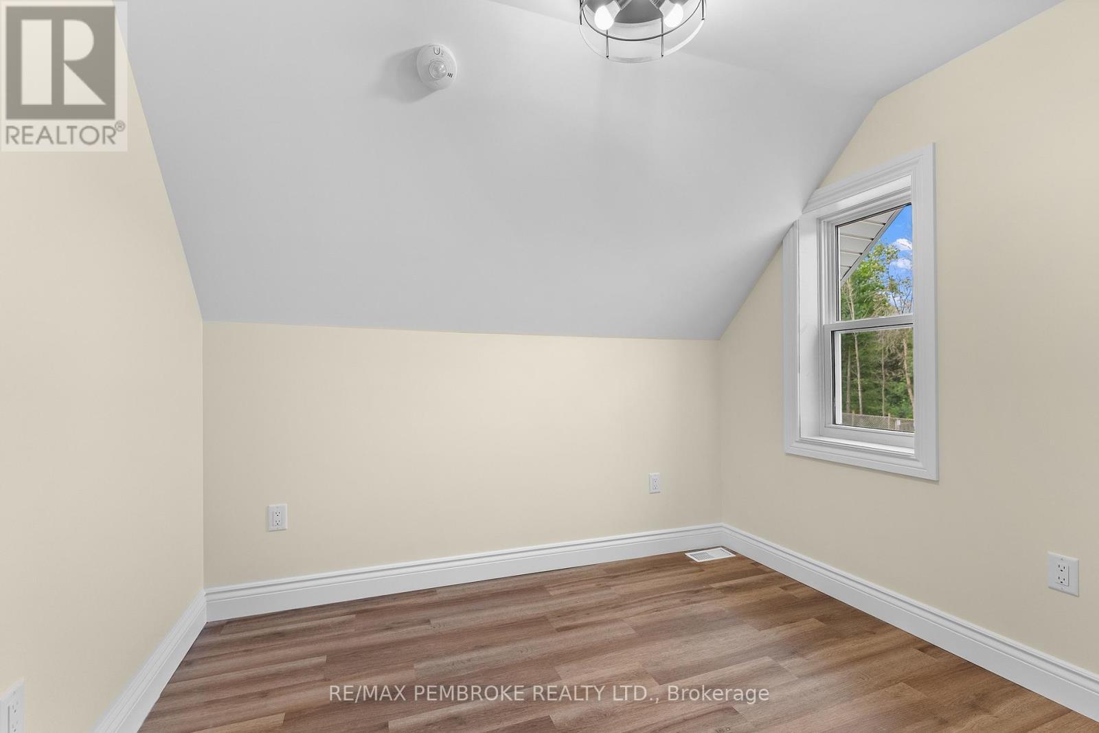 480 Blank Street, Pembroke, ON - Indoor Photo Showing Other Room