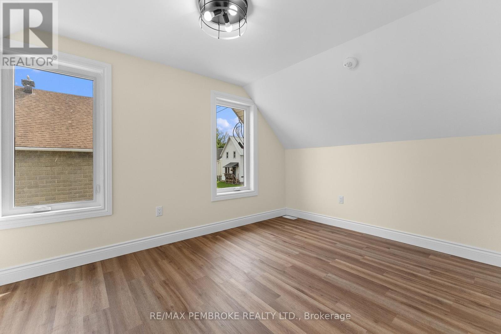 480 Blank Street, Pembroke, ON - Indoor Photo Showing Other Room