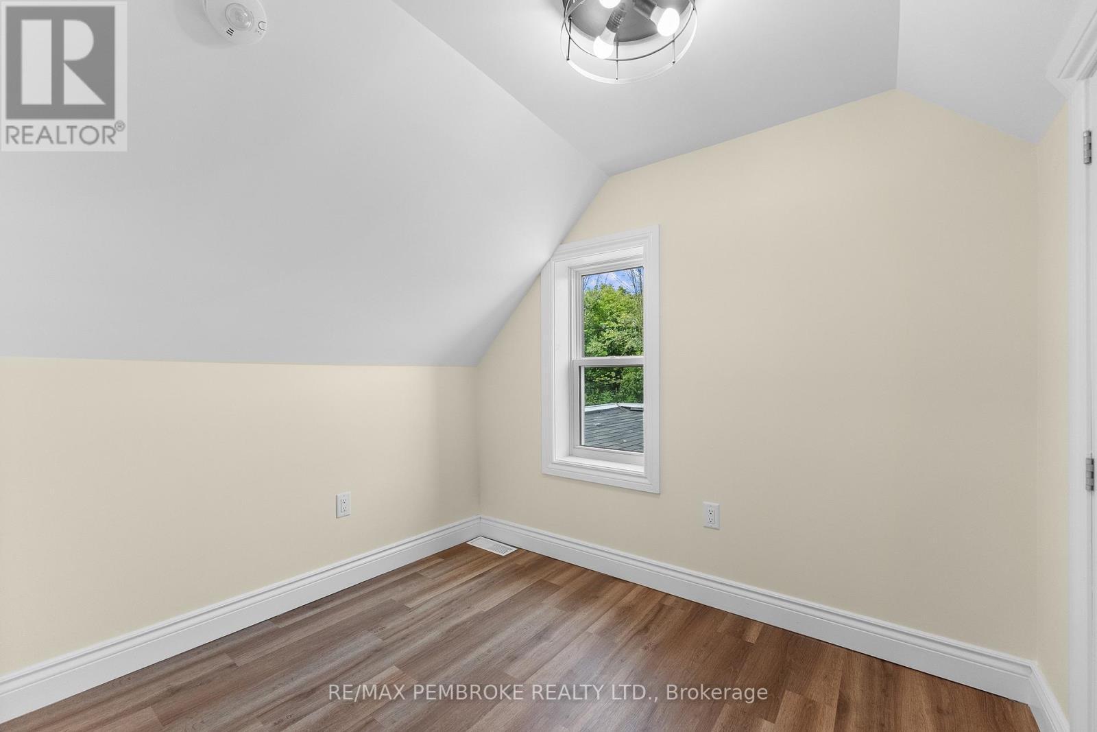 480 Blank Street, Pembroke, ON - Indoor Photo Showing Other Room