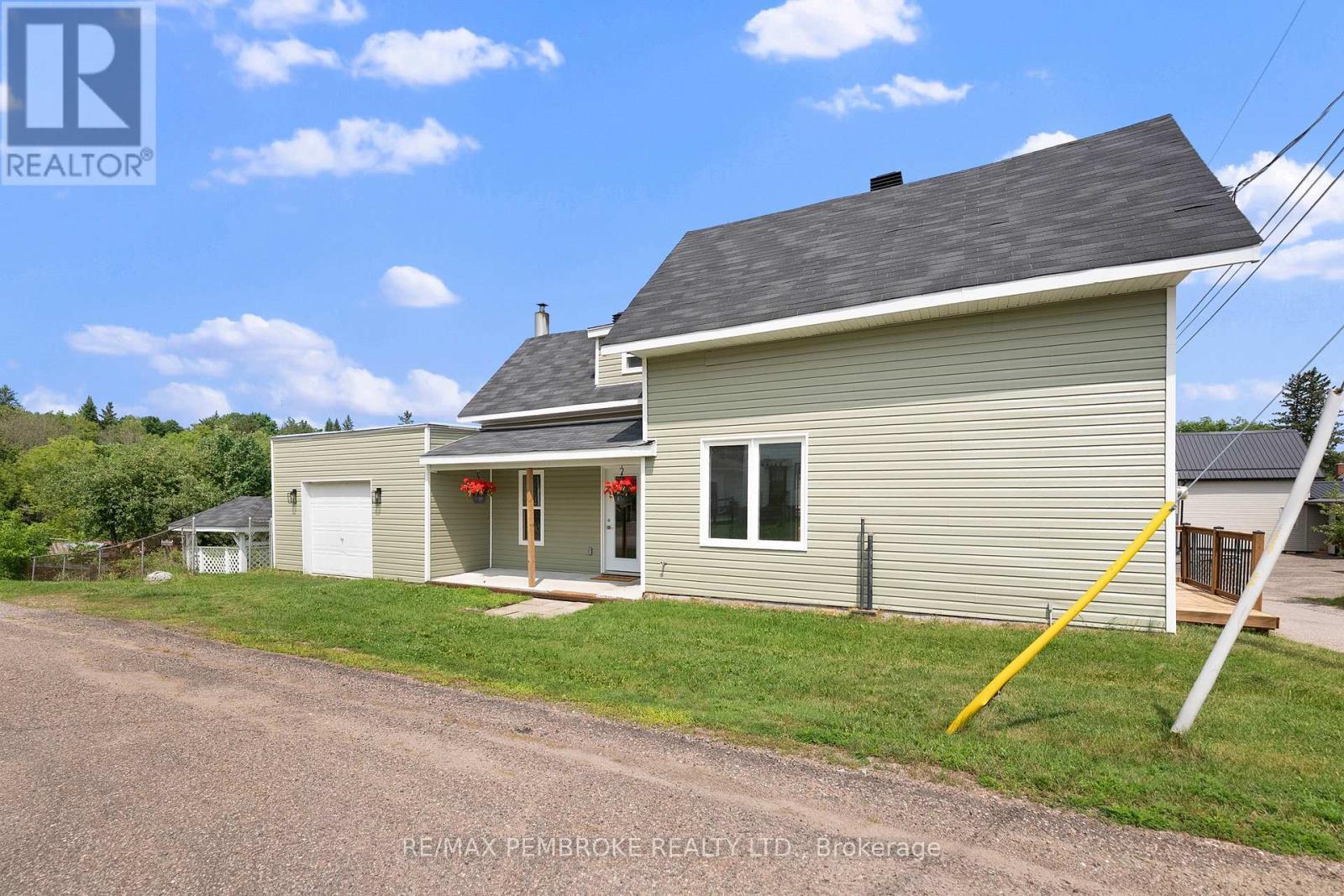 480 Blank Street, Pembroke, ON - Outdoor