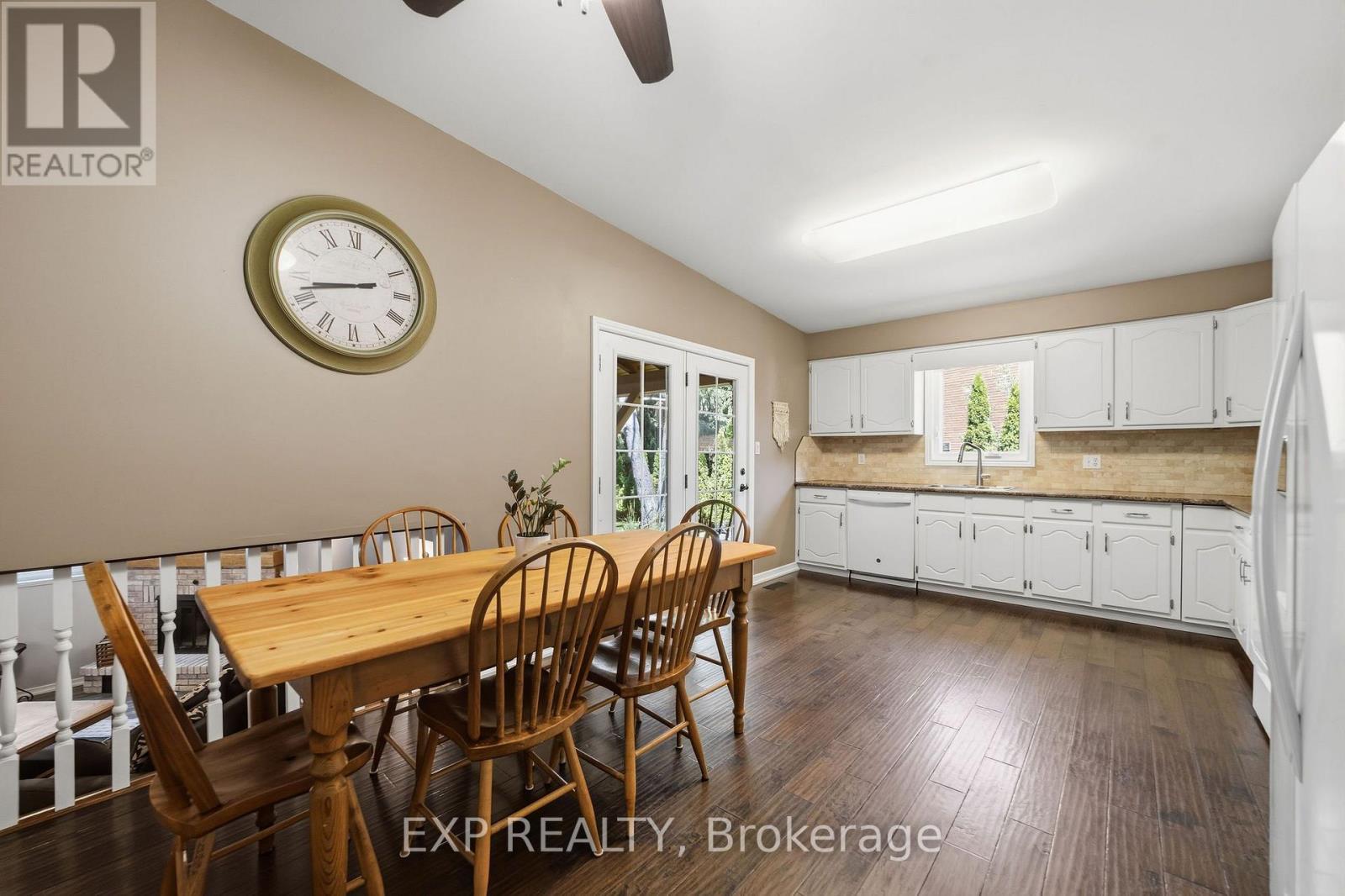 632 Hoover Place, Strathroy-Caradoc (Mount Brydges), ON - Indoor Photo Showing Dining Room