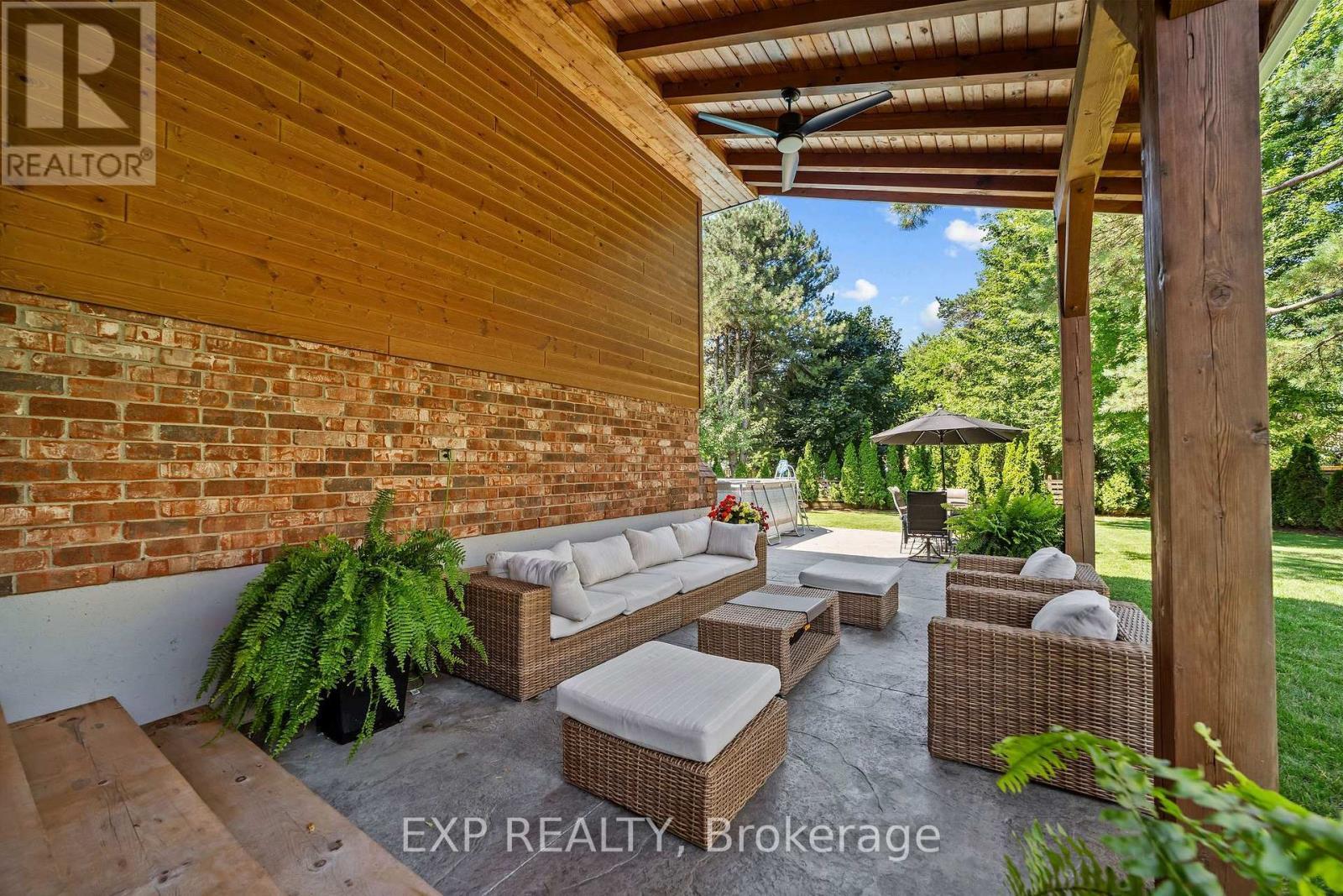 632 Hoover Place, Strathroy-Caradoc (Mount Brydges), ON - Outdoor With Deck Patio Veranda