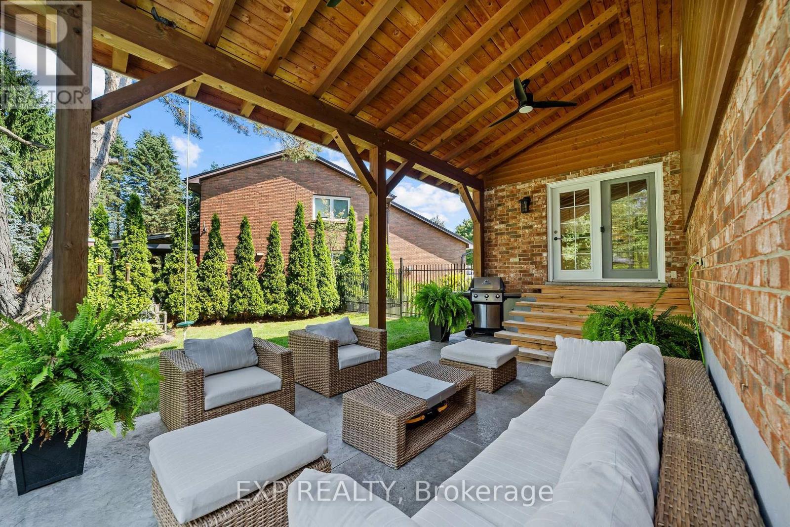 632 Hoover Place, Strathroy-Caradoc (Mount Brydges), ON - Outdoor With Deck Patio Veranda With Exterior