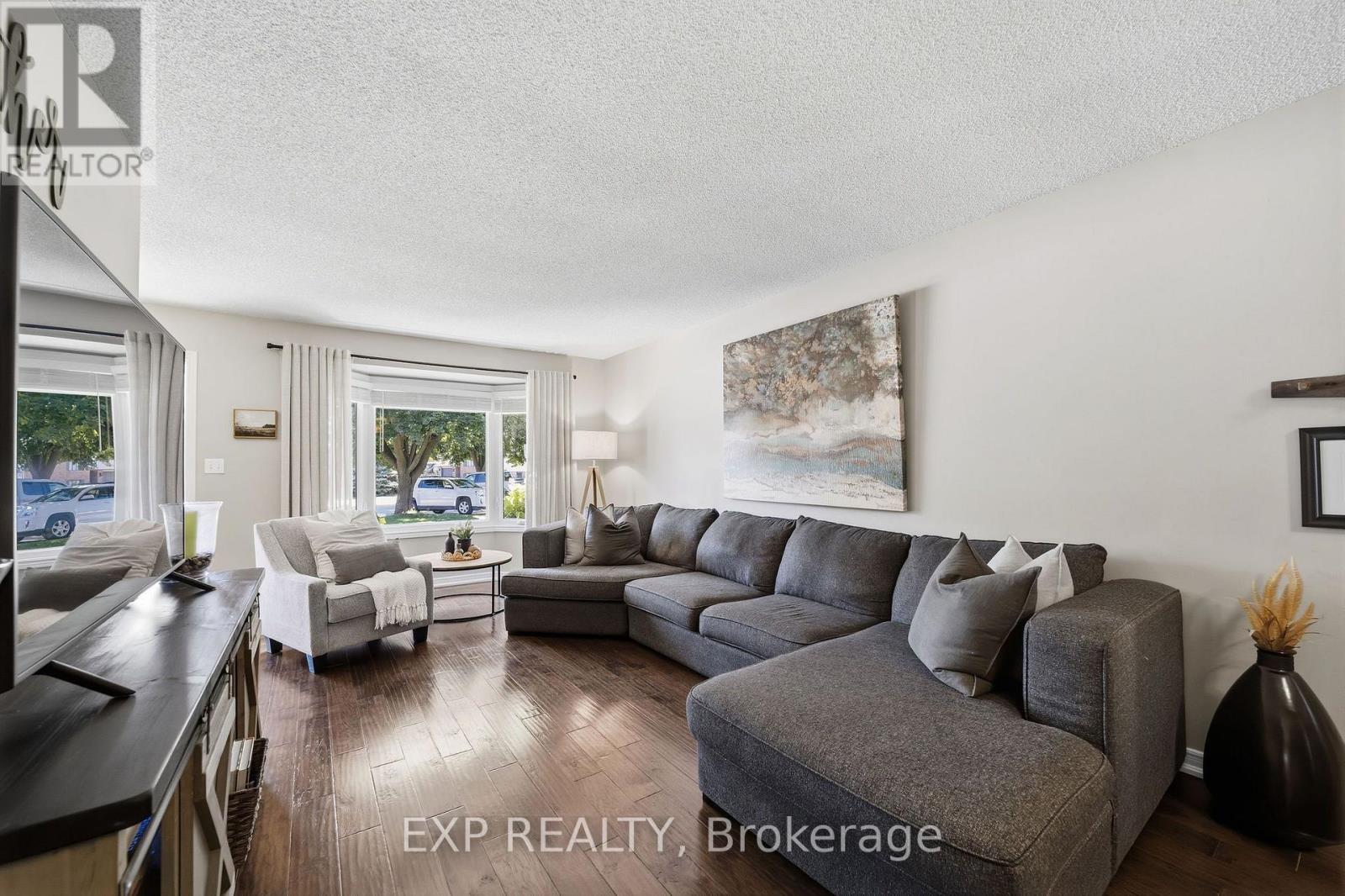 632 Hoover Place, Strathroy-Caradoc (Mount Brydges), ON - Indoor Photo Showing Living Room