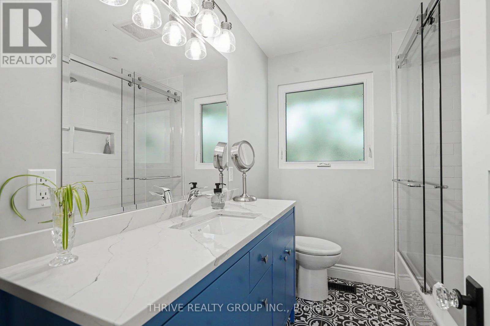 665 Kildare Road, London North (North P), ON - Indoor Photo Showing Bathroom
