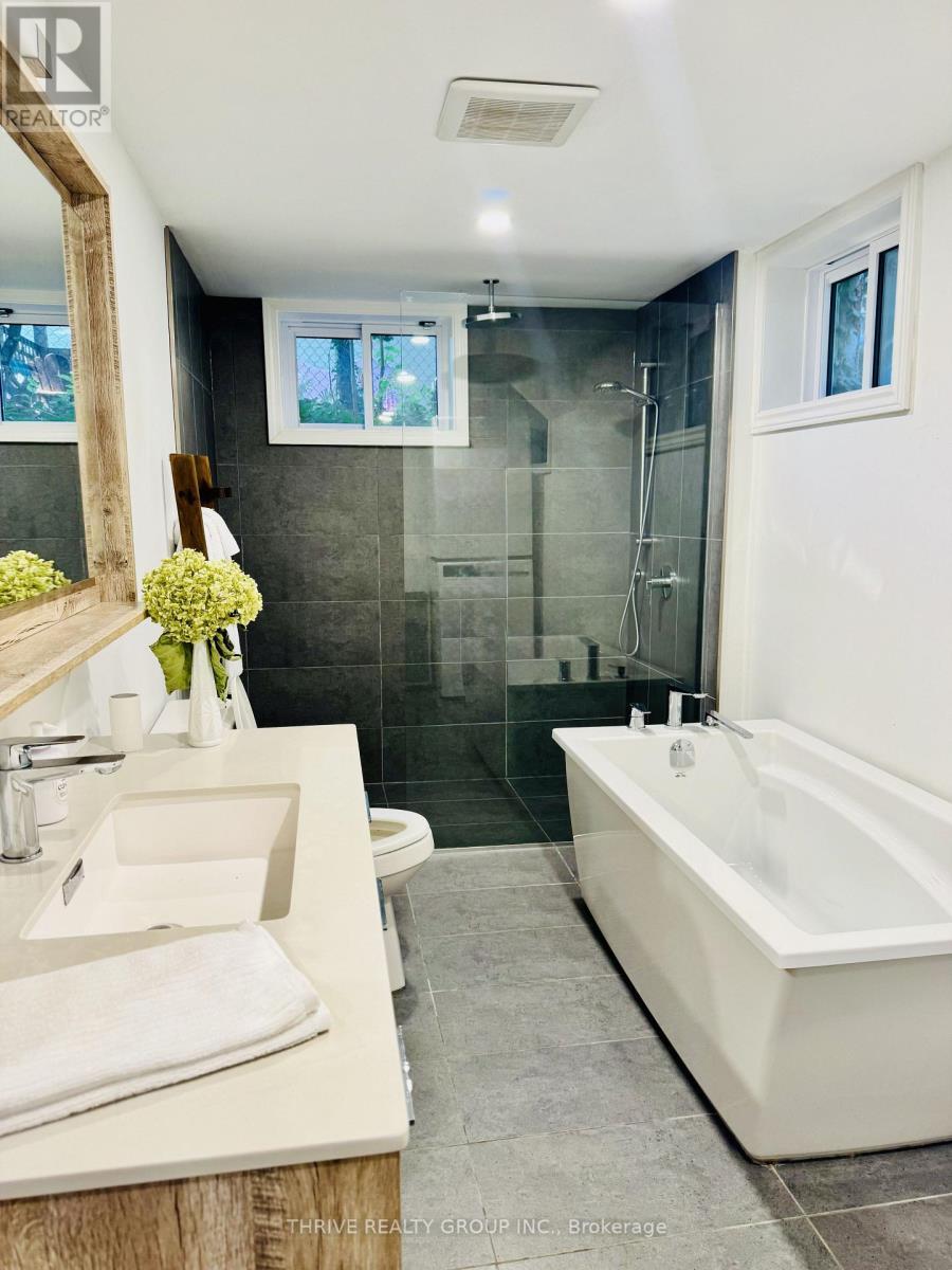 665 Kildare Road, London North (North P), ON - Indoor Photo Showing Bathroom