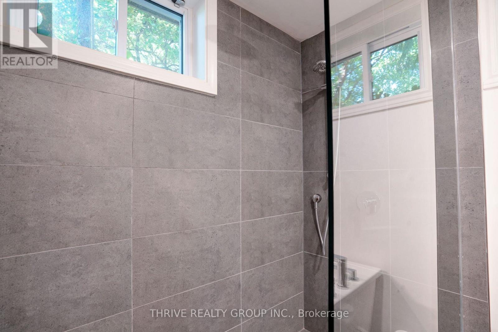 665 Kildare Road, London North (North P), ON - Indoor Photo Showing Bathroom