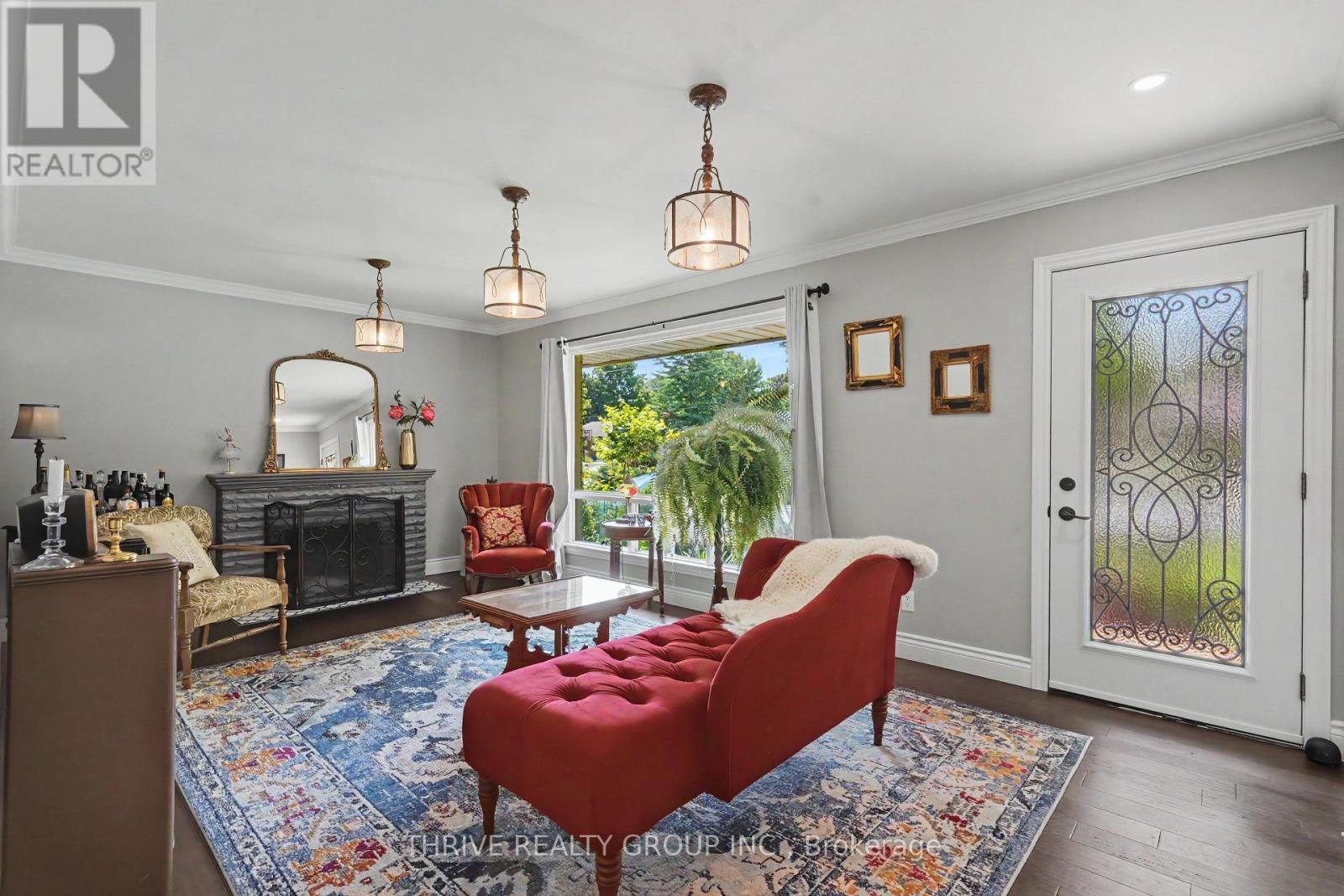 665 Kildare Road, London North (North P), ON - Indoor Photo Showing Living Room With Fireplace