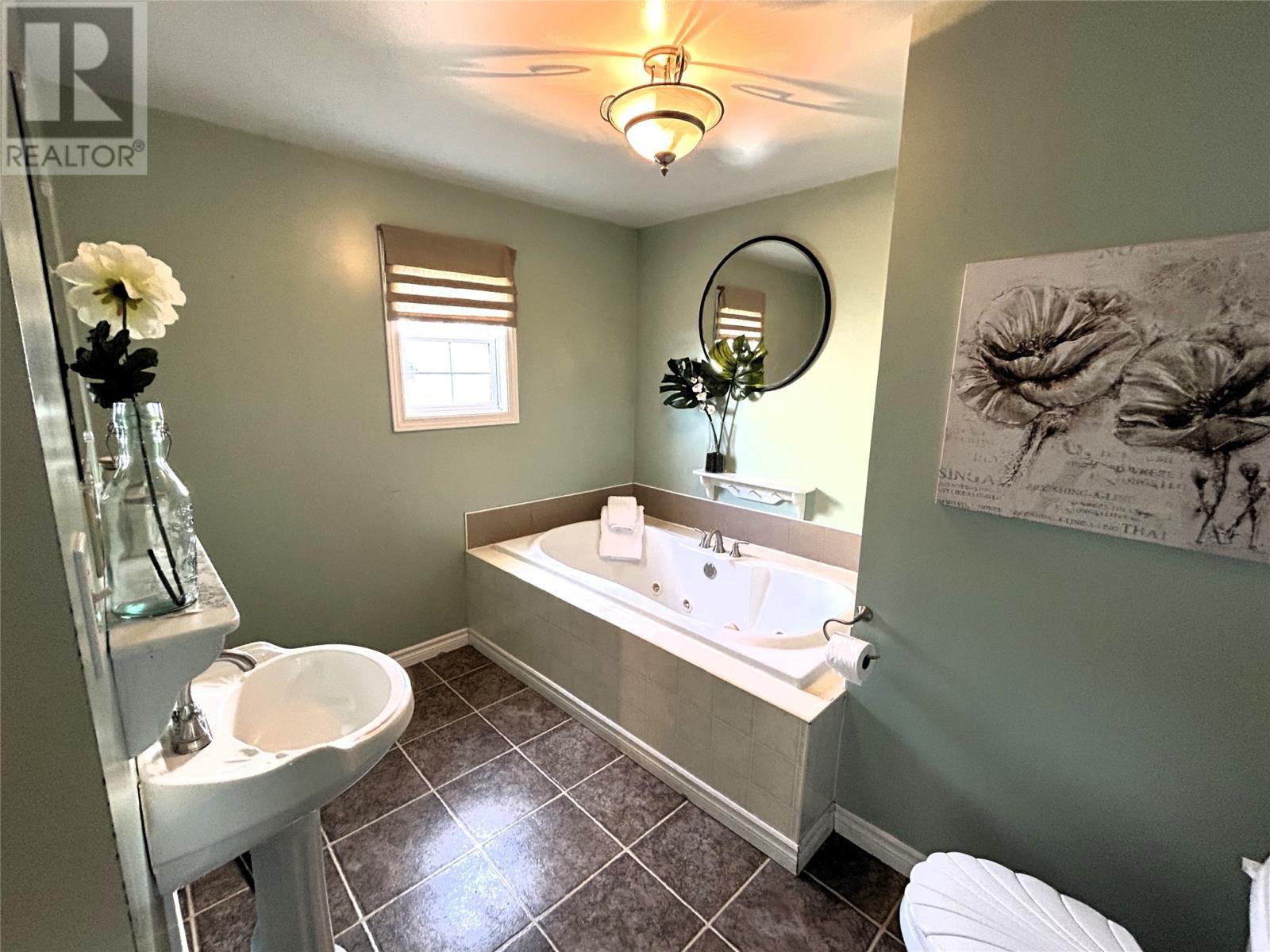 20 Sherwood Place, Stephenville, NL - Indoor Photo Showing Bathroom