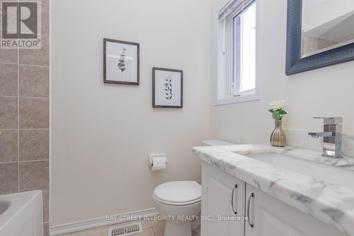 17 Weston Crescent, Ajax, ON - Indoor Photo Showing Bathroom