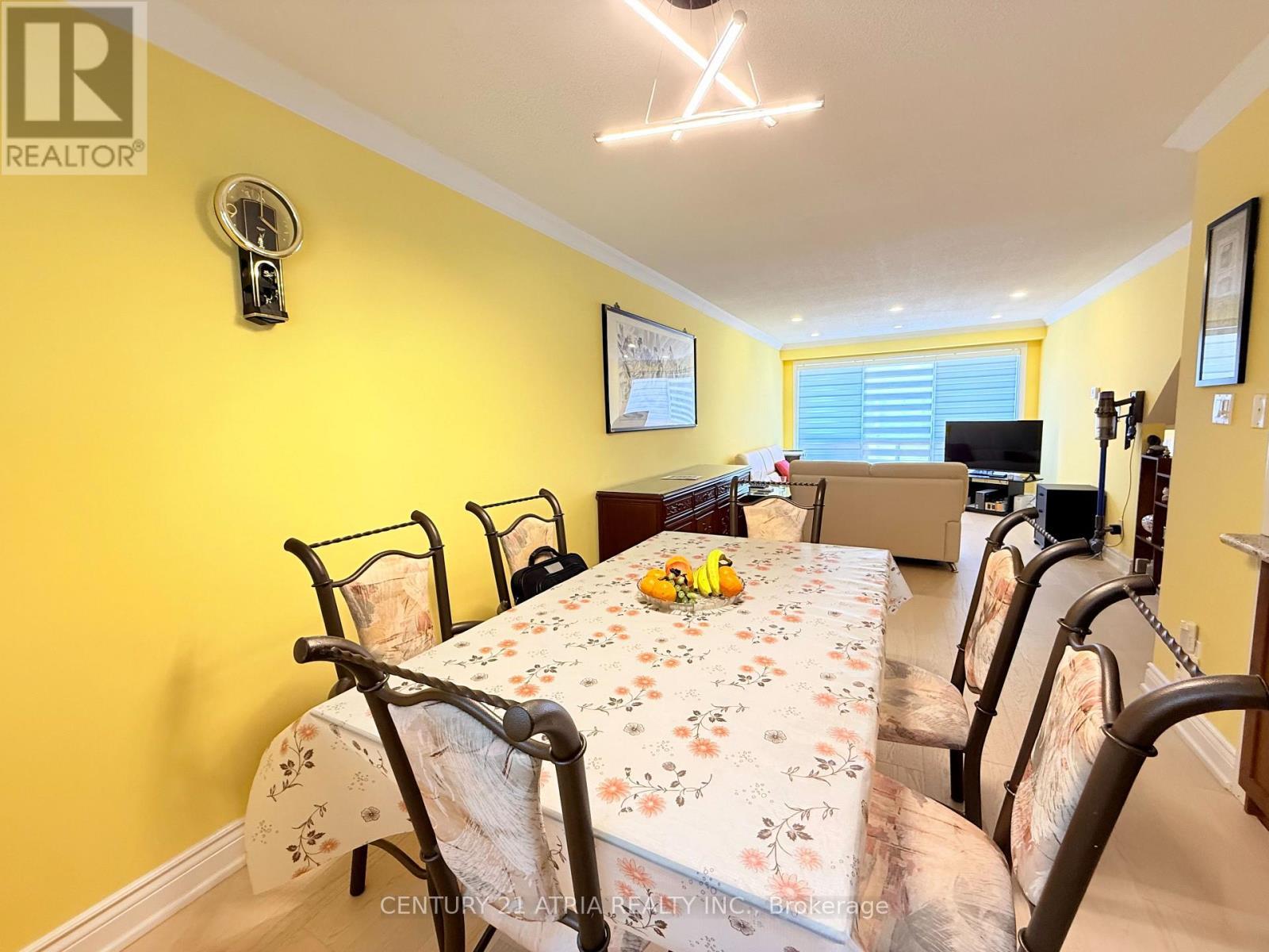 73 Stately Way, Markham, ON - Indoor Photo Showing Dining Room