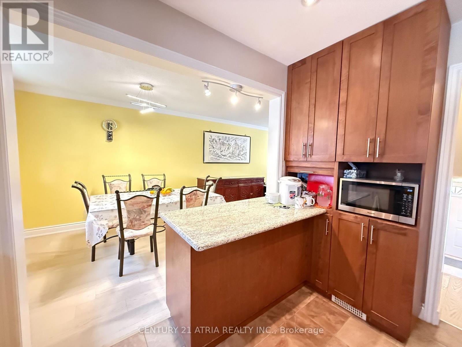 73 Stately Way, Markham, ON - Indoor Photo Showing Kitchen