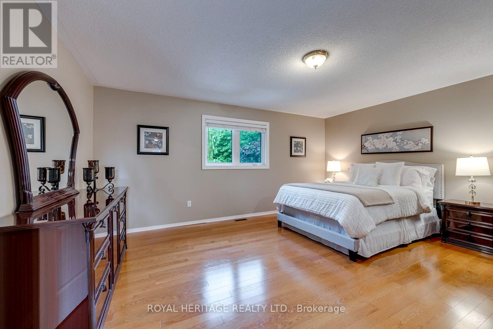 1451 Ravensmoor Crescent, Mississauga, ON - Indoor Photo Showing Bedroom
