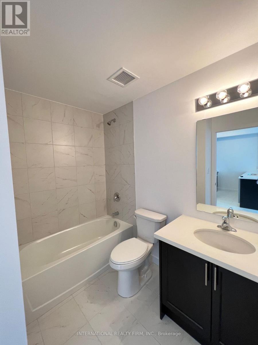 332 - 460 Dundas Street E, Hamilton, ON - Indoor Photo Showing Bathroom