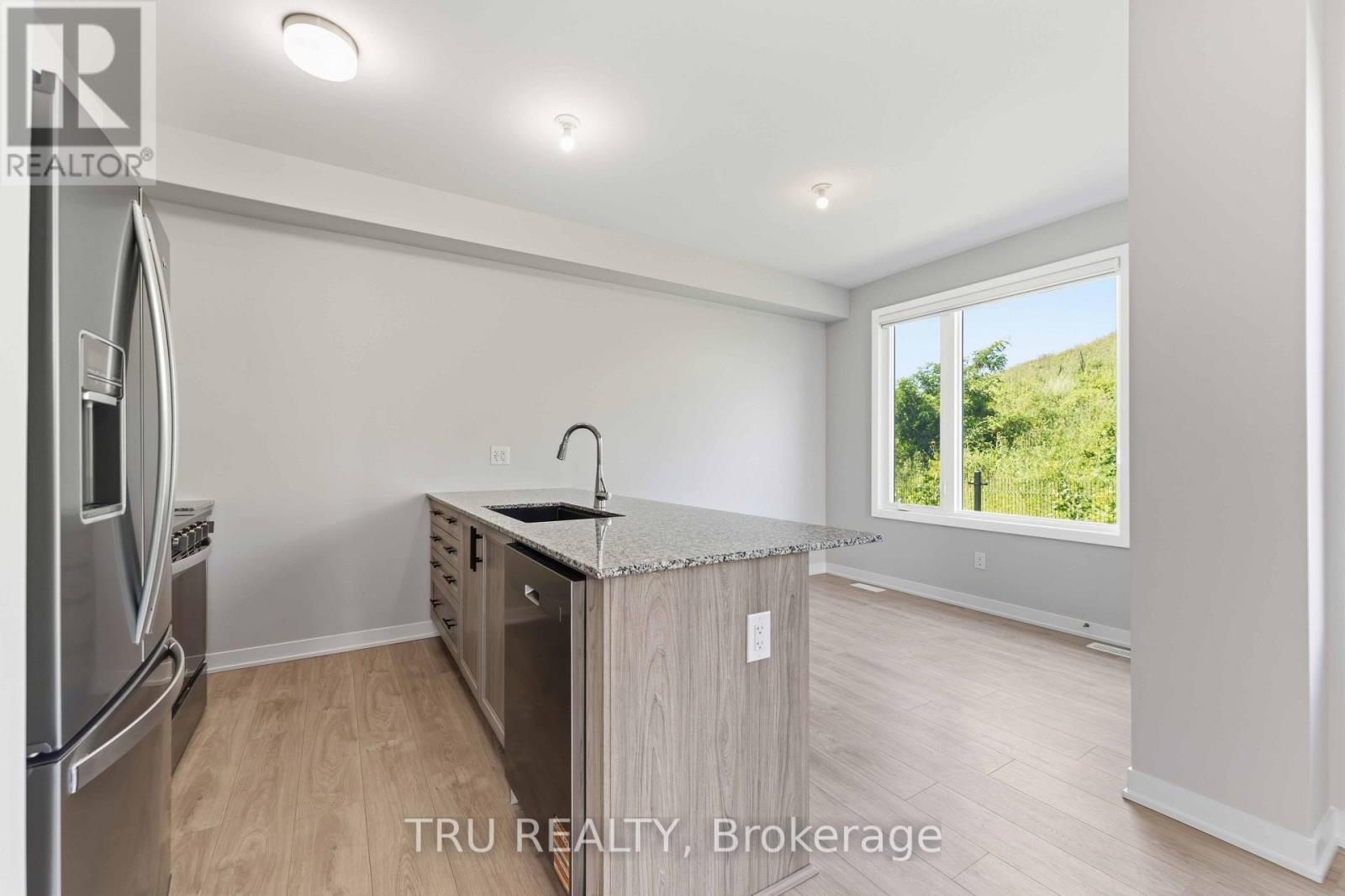706 Expansion Road, Ottawa, ON - Indoor Photo Showing Kitchen