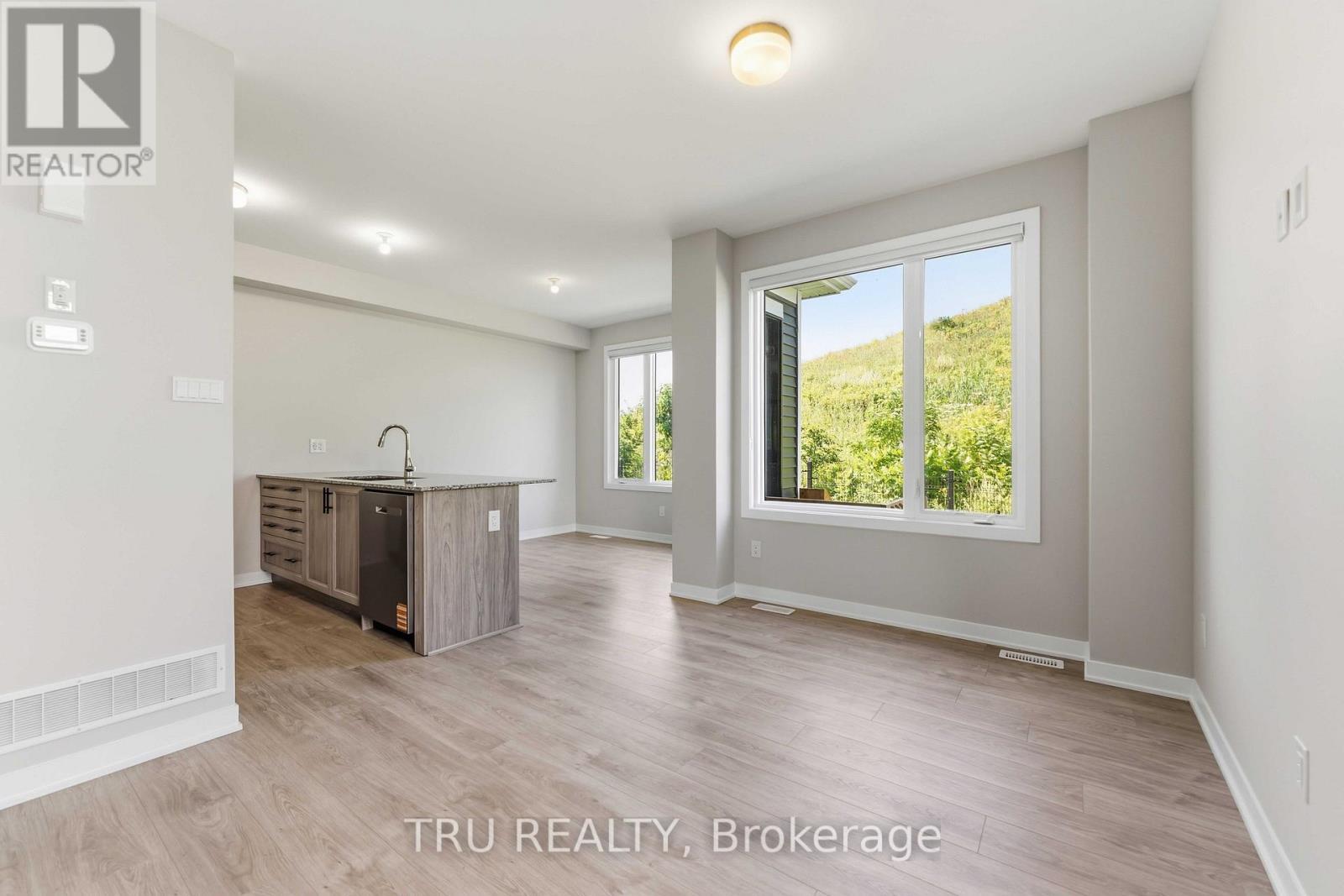 706 Expansion Road, Ottawa, ON - Indoor Photo Showing Other Room