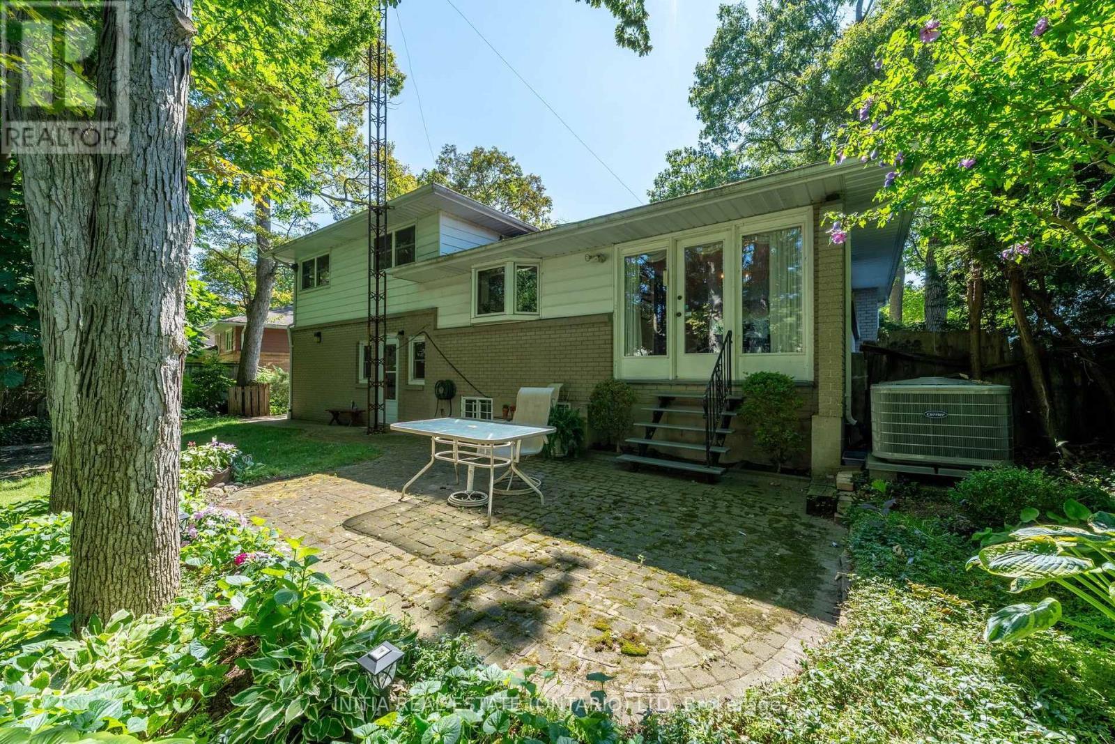 1732 Rutherglen Close, Sarnia, ON - Outdoor