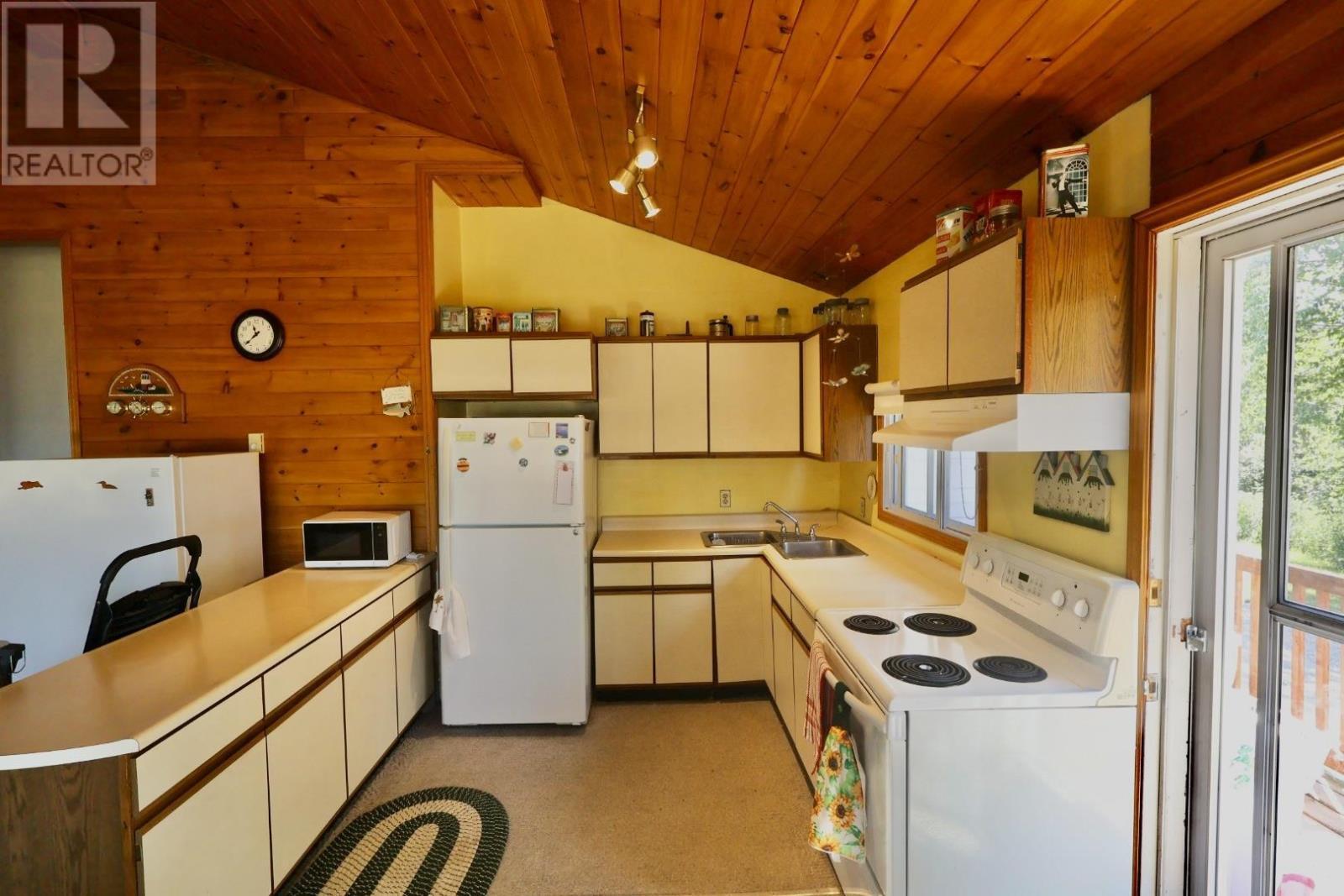 619 Mission Rd, Goulais River, ON - Indoor Photo Showing Kitchen
