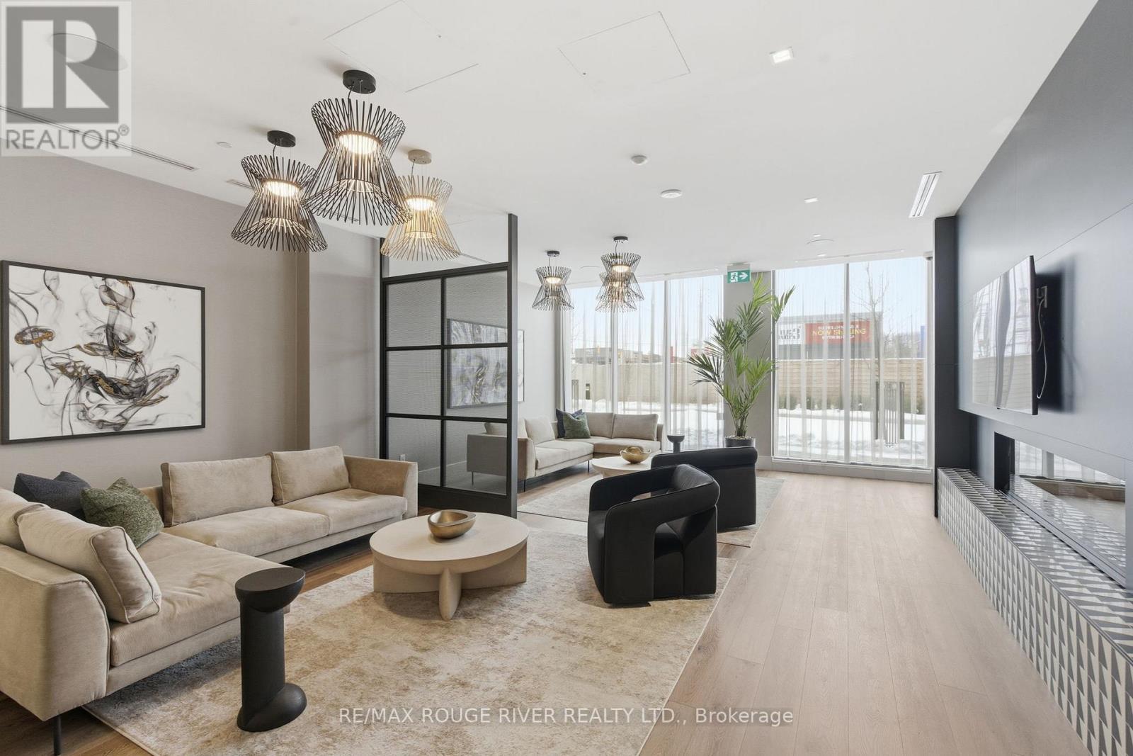 2321 - 2545 Simcoe Street N, Oshawa (Windfields), ON - Indoor Photo Showing Living Room