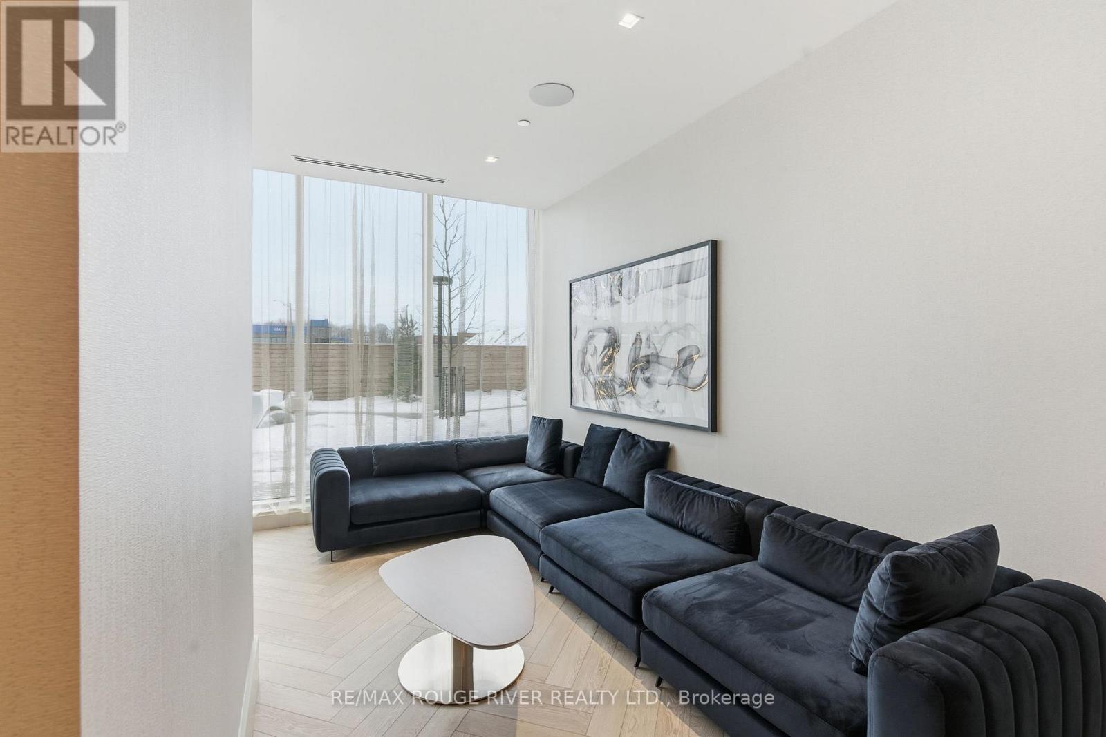 2321 - 2545 Simcoe Street N, Oshawa (Windfields), ON - Indoor Photo Showing Living Room