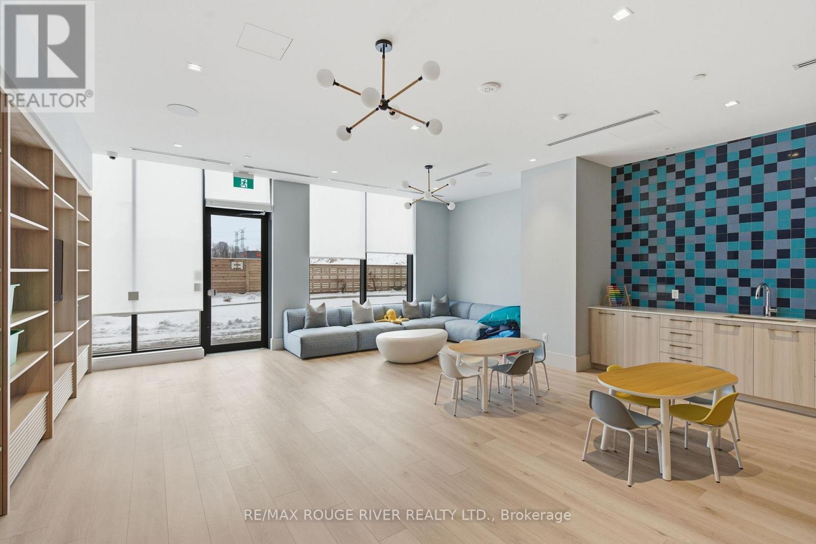 2321 - 2545 Simcoe Street N, Oshawa (Windfields), ON - Indoor
