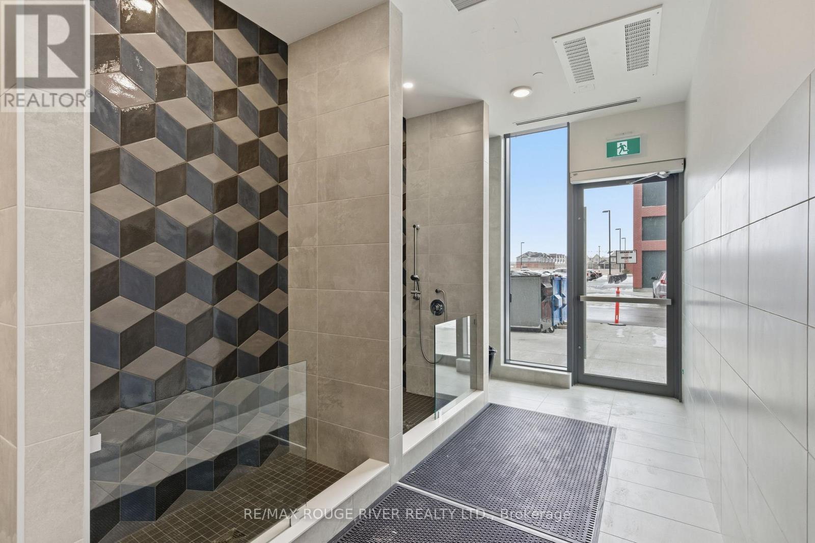 2321 - 2545 Simcoe Street N, Oshawa (Windfields), ON - Indoor