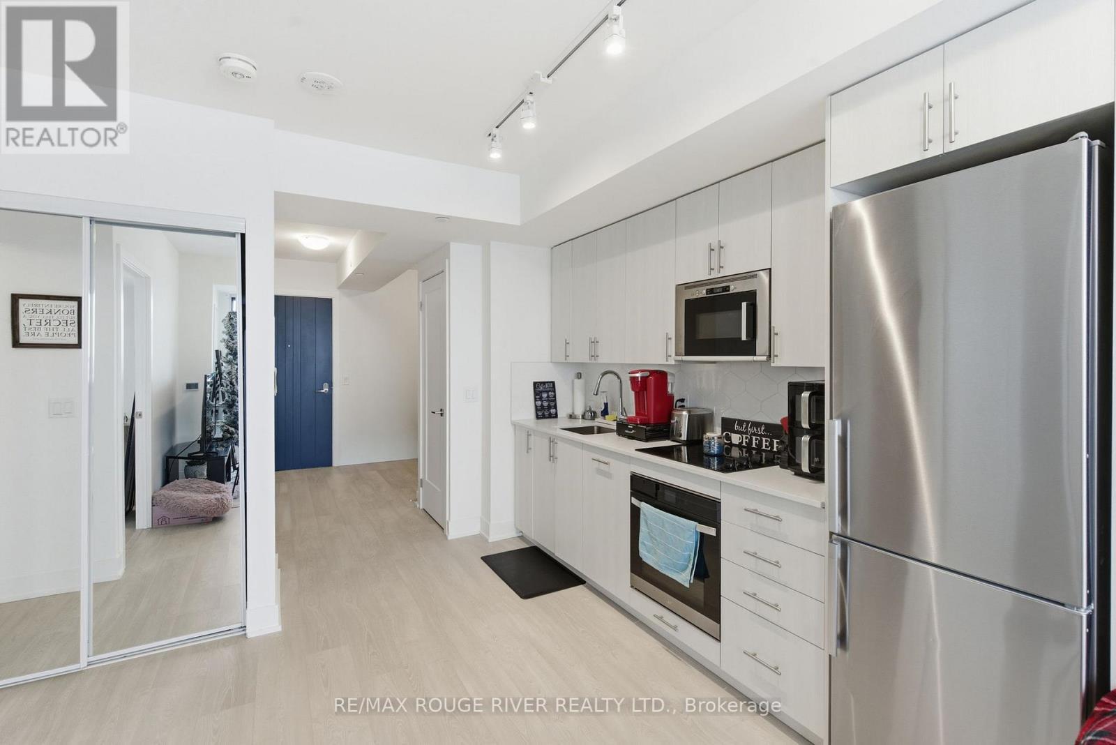 2321 - 2545 Simcoe Street N, Oshawa (Windfields), ON - Indoor Photo Showing Kitchen With Stainless Steel Kitchen
