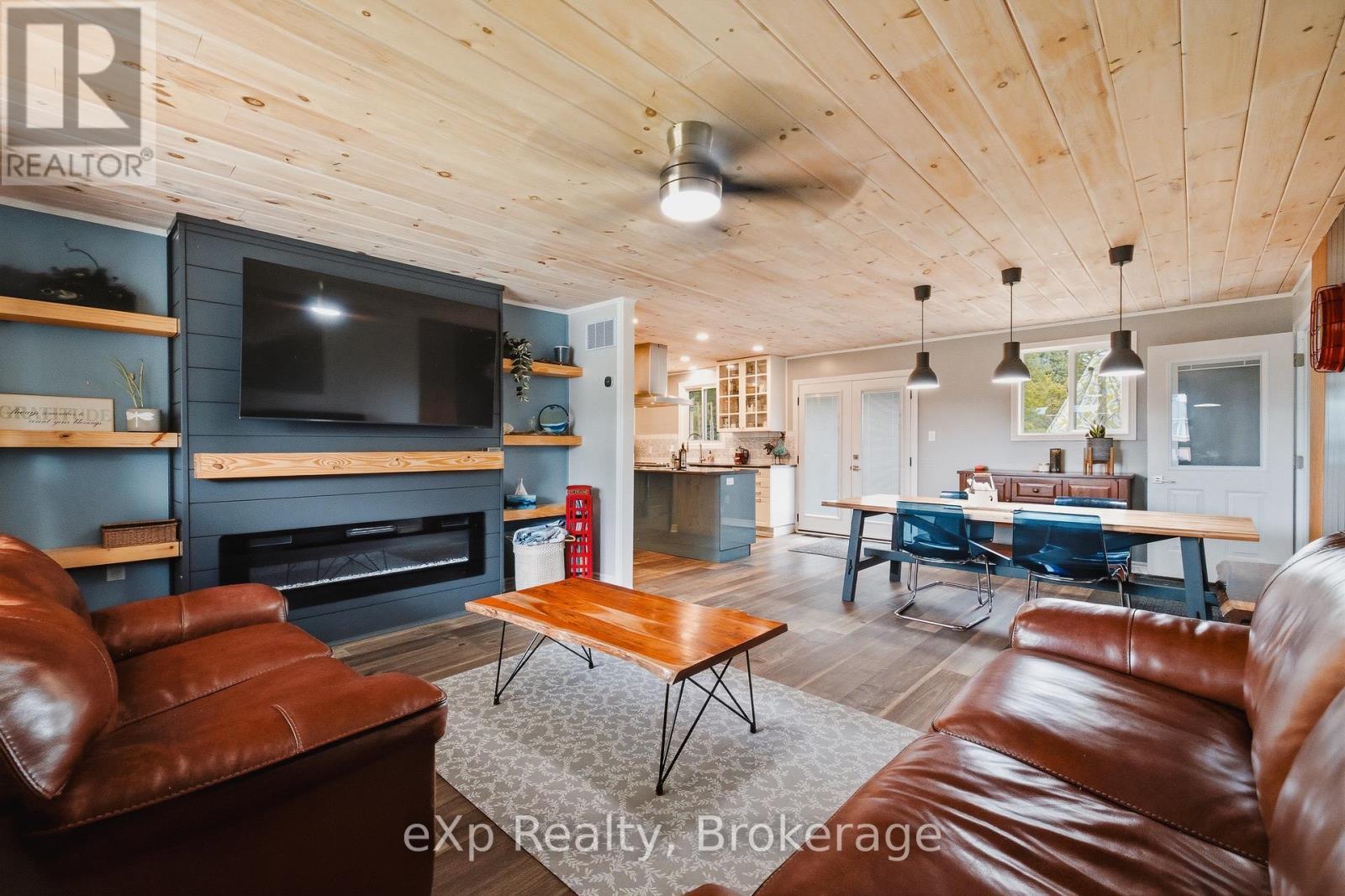 375 Victoria Street W, Southgate, ON - Indoor Photo Showing Living Room With Fireplace