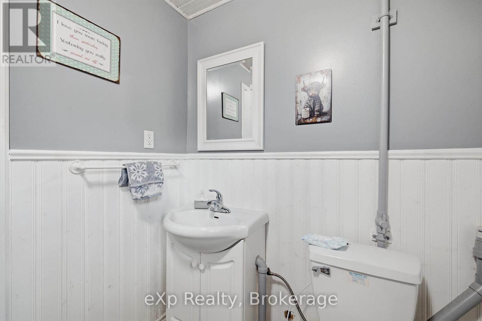 375 Victoria Street W, Southgate, ON - Indoor Photo Showing Bathroom