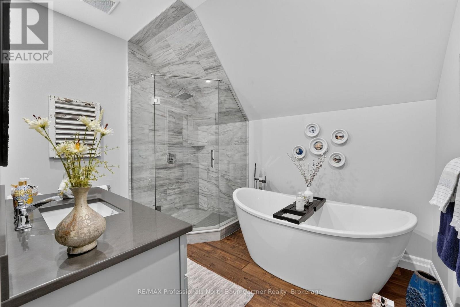 5 Ploughshare Court, Dysart Et Al (Dysart), ON - Indoor Photo Showing Bathroom