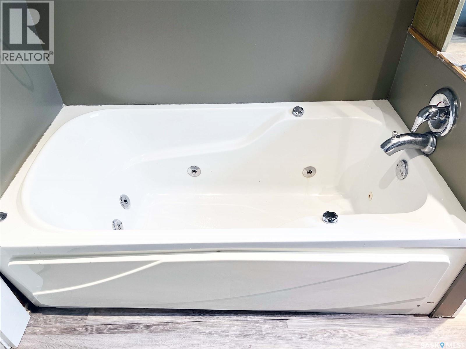 394 2Nd Street, Shaunavon, SK - Indoor Photo Showing Bathroom