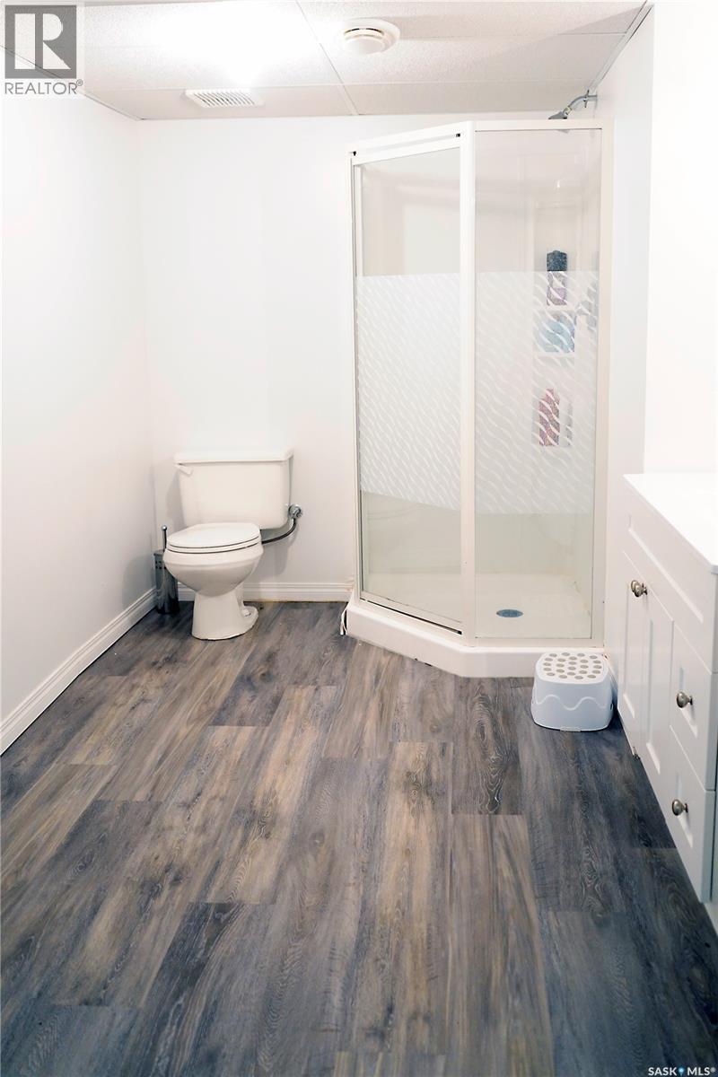394 2Nd Street, Shaunavon, SK - Indoor Photo Showing Bathroom