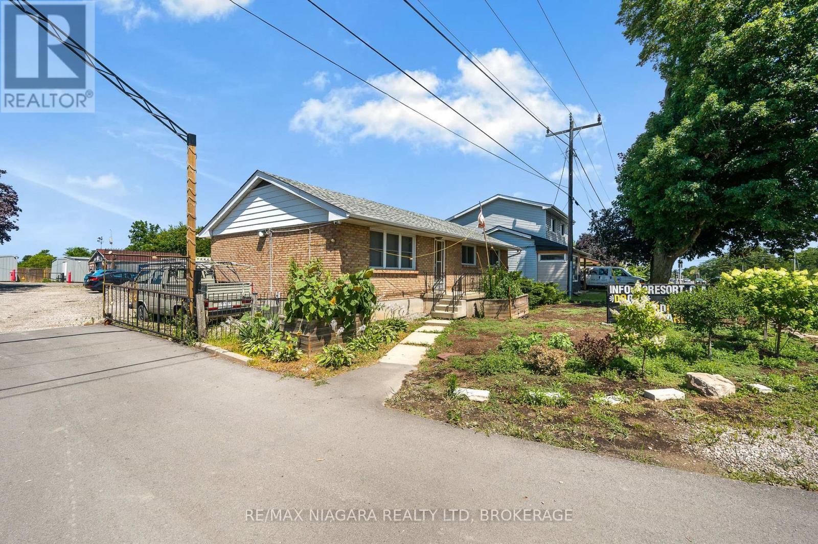 2300 Hwy 6 Highway, Hamilton, ON - Outdoor