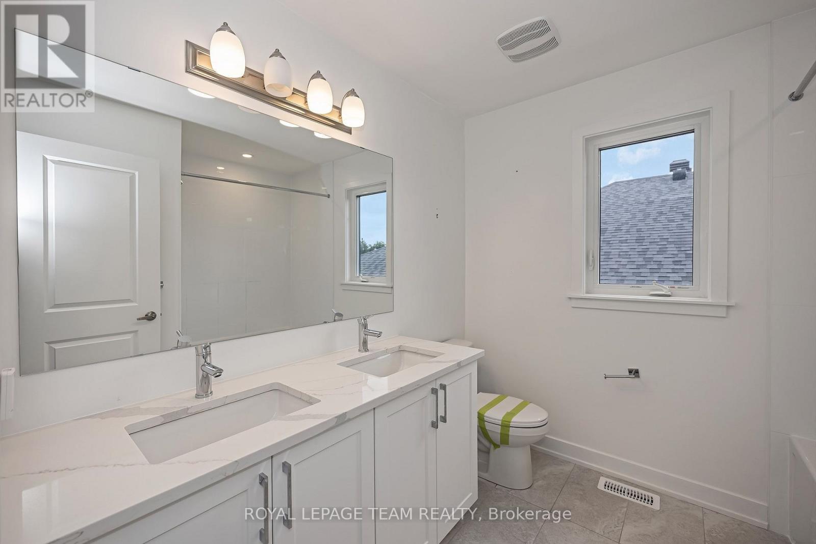 779 Ovation Grove, Ottawa, ON - Indoor Photo Showing Bathroom