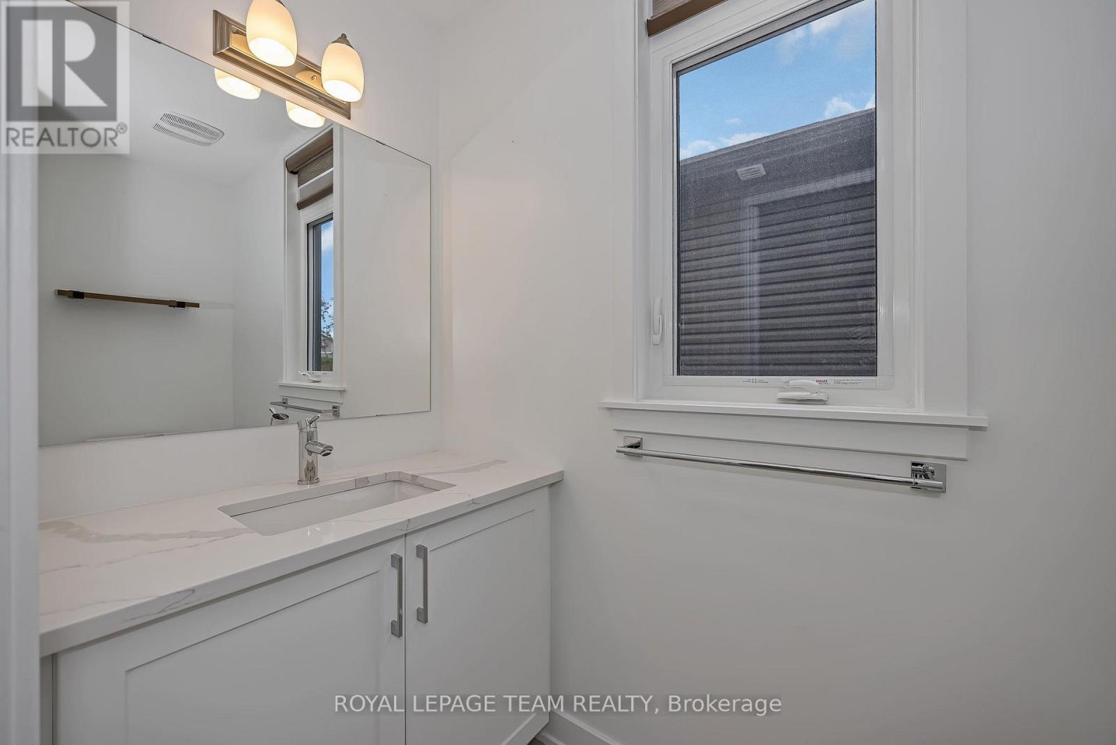 779 Ovation Grove, Ottawa, ON - Indoor Photo Showing Bathroom
