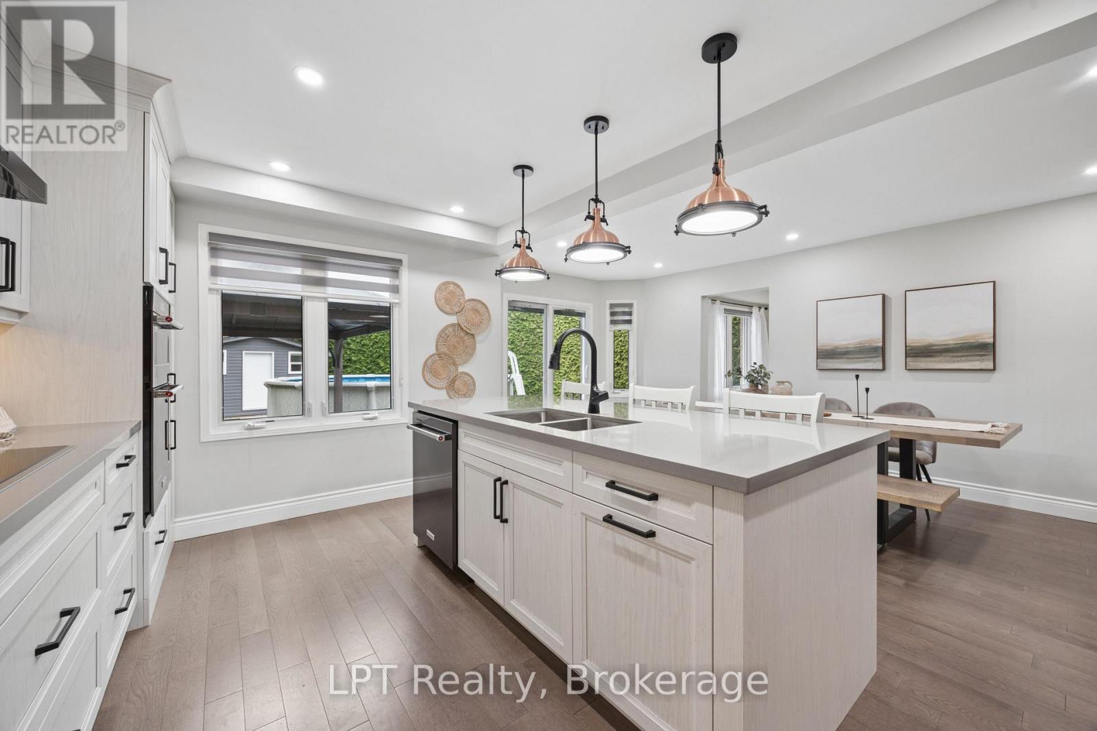 178 Sandringham Drive, Clarington (Courtice), ON - Indoor Photo Showing Kitchen With Double Sink