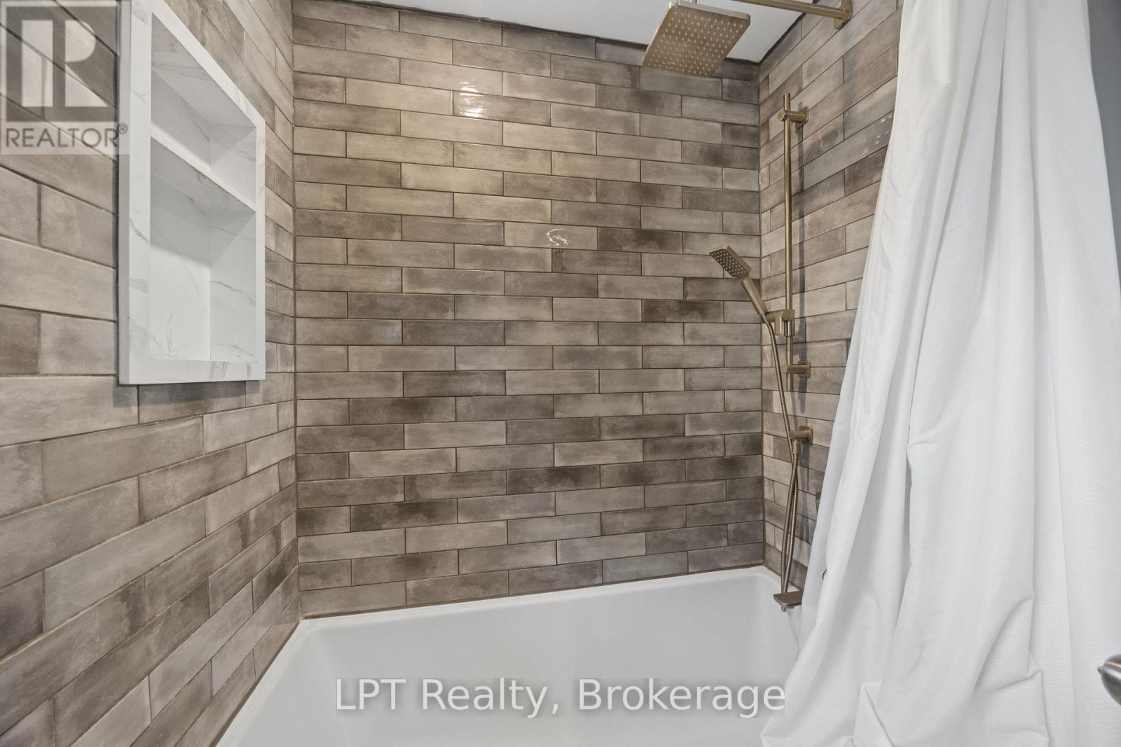 178 Sandringham Drive, Clarington (Courtice), ON - Indoor Photo Showing Bathroom
