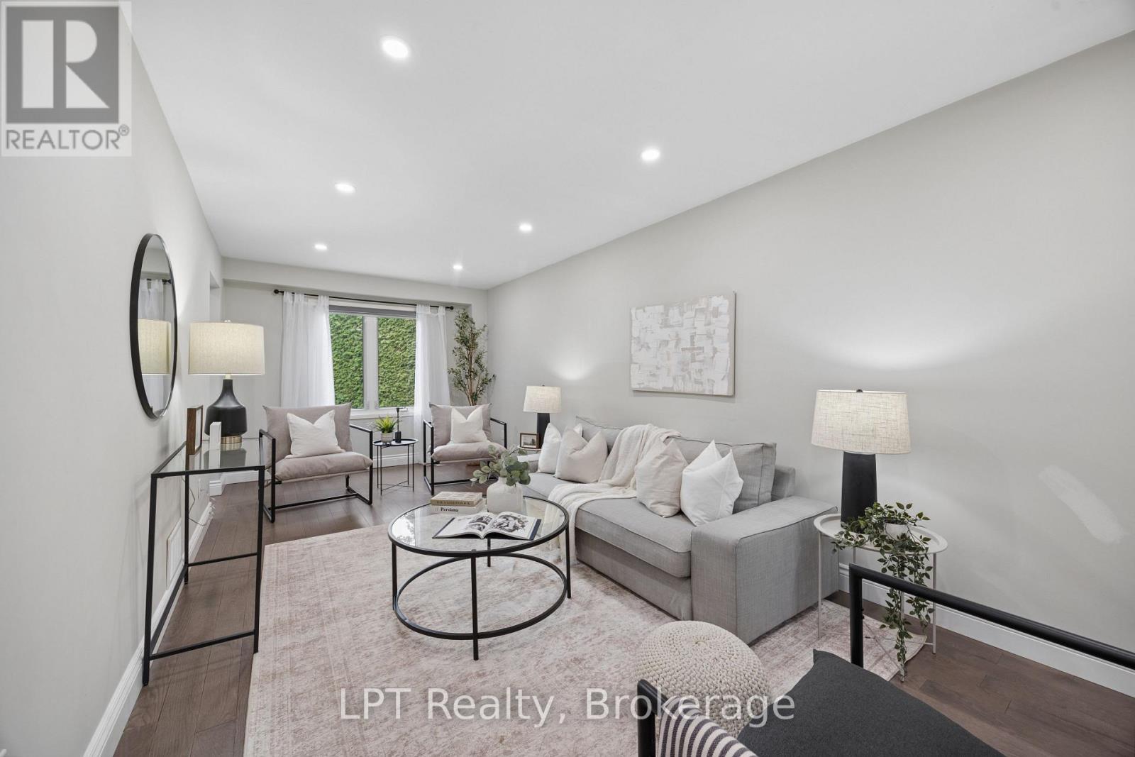 178 Sandringham Drive, Clarington (Courtice), ON - Indoor Photo Showing Living Room
