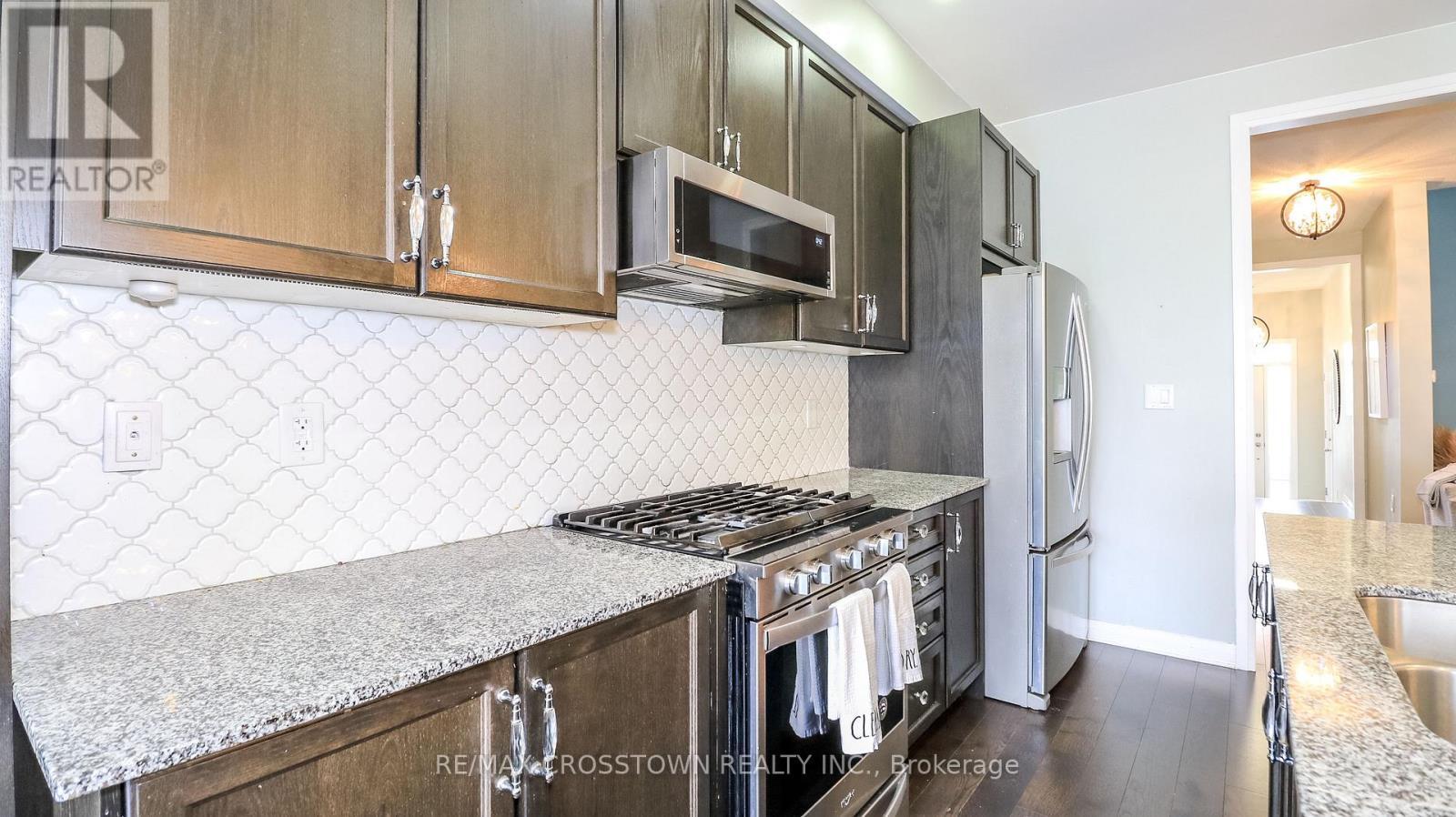 6 - 172 Parkinson Crescent, Orangeville, ON - Indoor Photo Showing Kitchen With Upgraded Kitchen