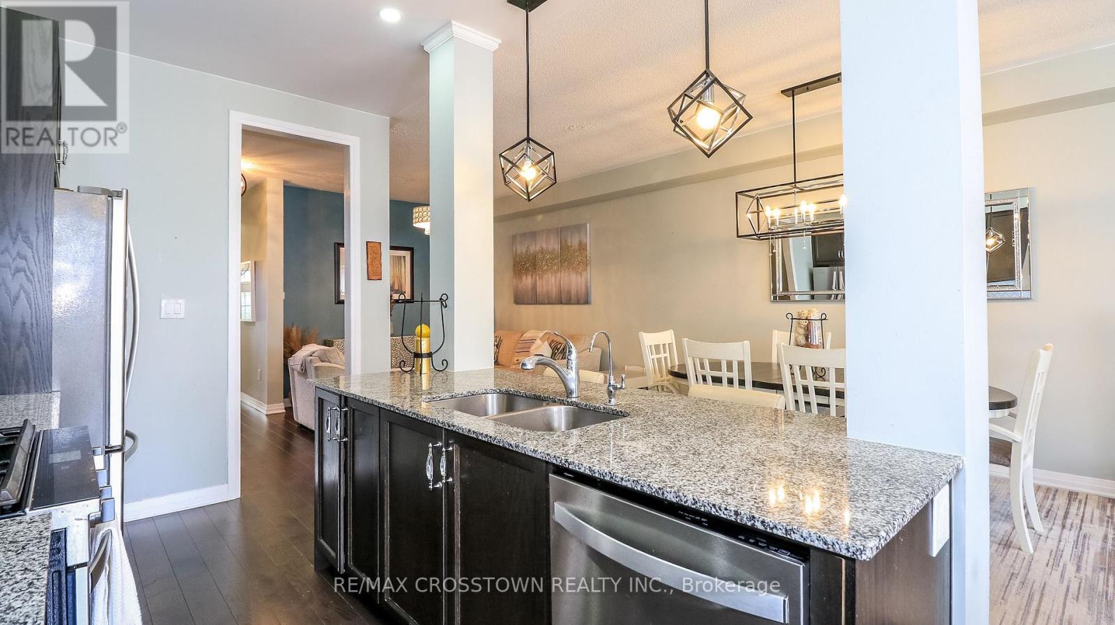 6 - 172 Parkinson Crescent, Orangeville, ON - Indoor Photo Showing Kitchen With Double Sink With Upgraded Kitchen
