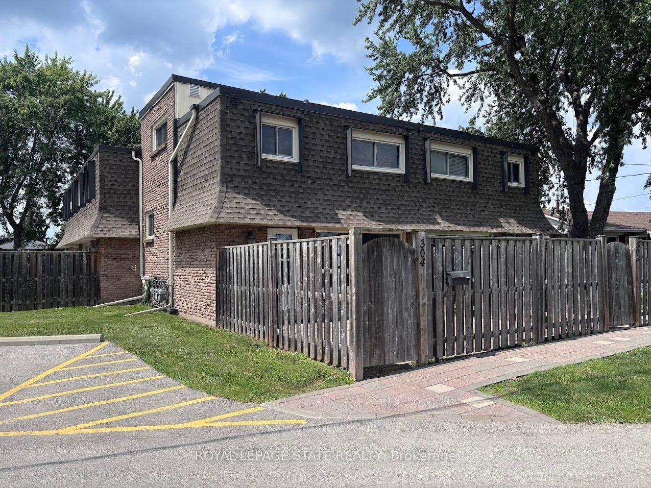 304-5 Viking Court, Grimsby, ON - Outdoor