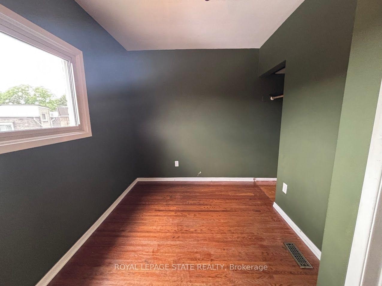 304-5 Viking Court, Grimsby, ON - Indoor Photo Showing Other Room